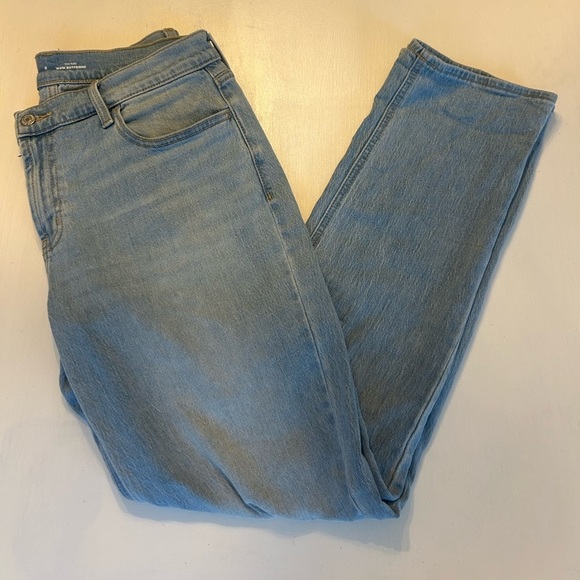 Old Navy Mid-Rise WOW Boyfriend Size 8 R Jean - Picture 1 of 4